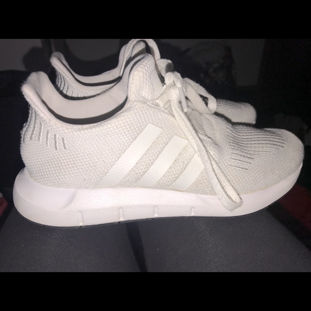 Adidas swift run size 6.5 youth